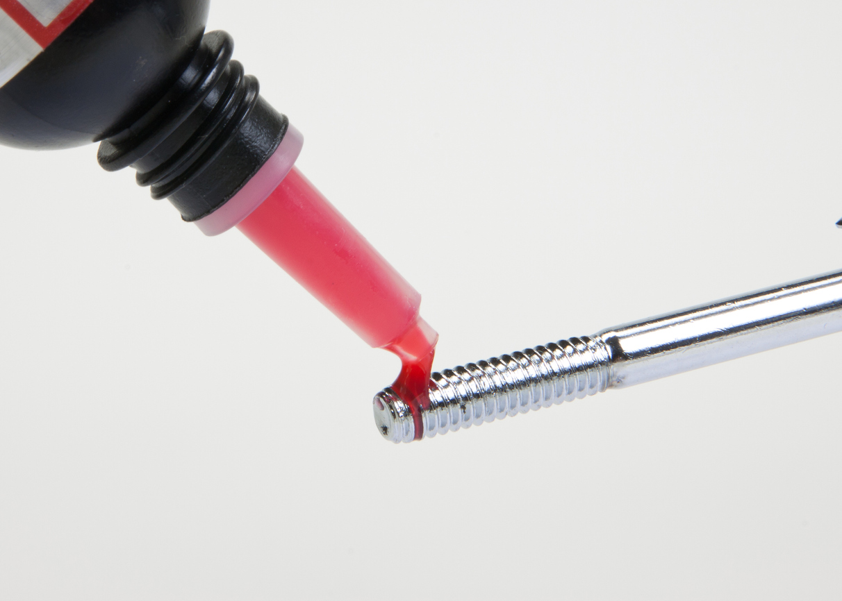 An-aerobe Klebstoffe – mit VISEC – Komponenten bestens dosiert